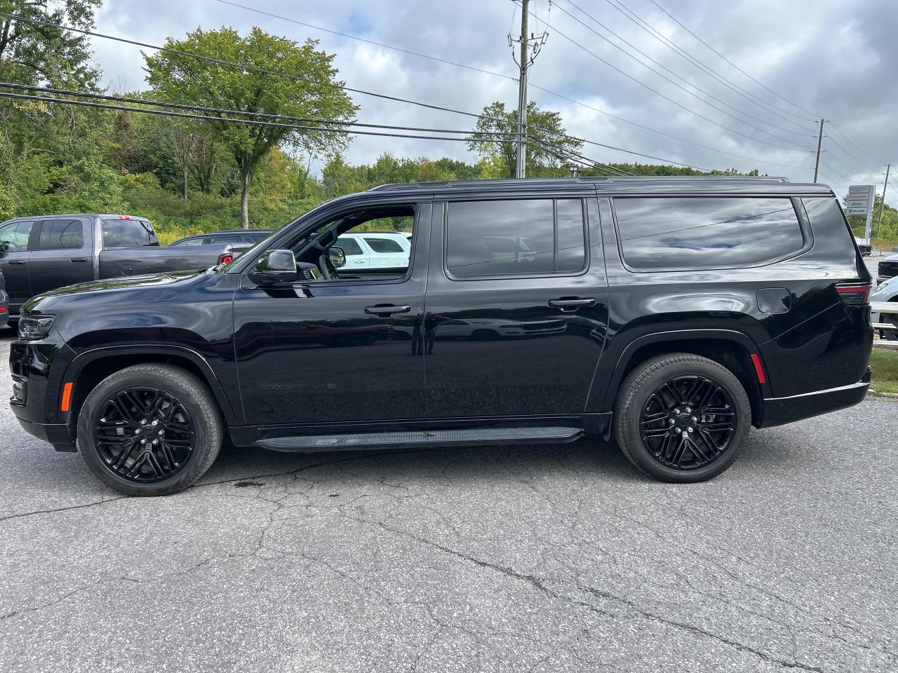 2024 Jeep Wagoneer L Series II Carbide Photo