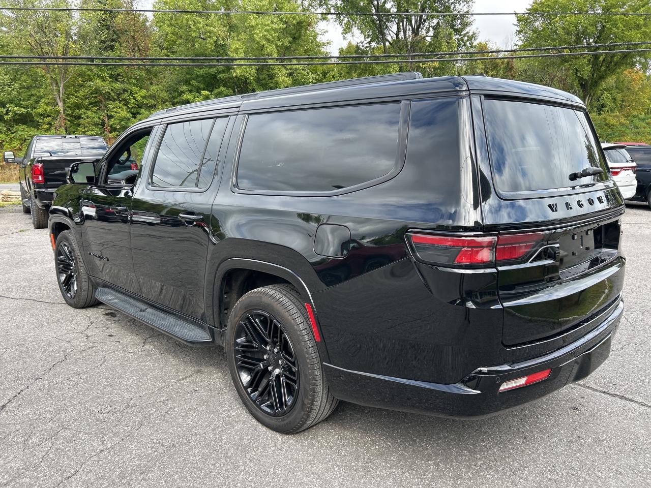 2024 Jeep Wagoneer L Series II Carbide Photo