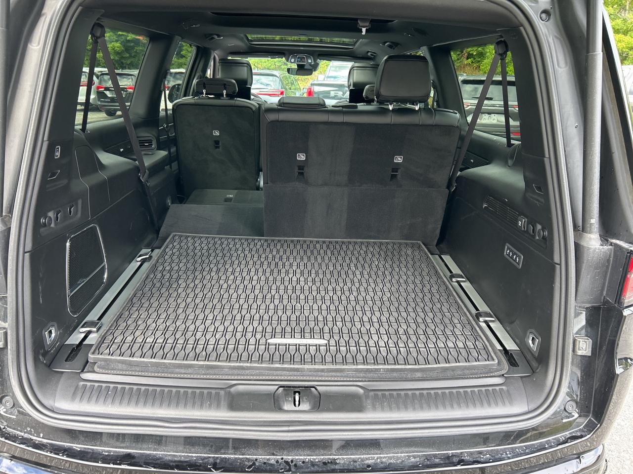 2024 Jeep Wagoneer L Series II Carbide Photo