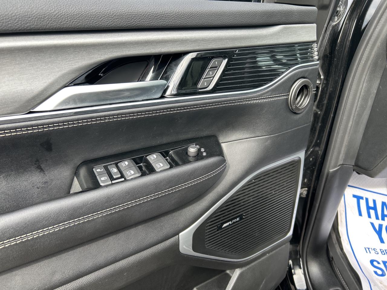 2024 Jeep Wagoneer L Series II Carbide Photo