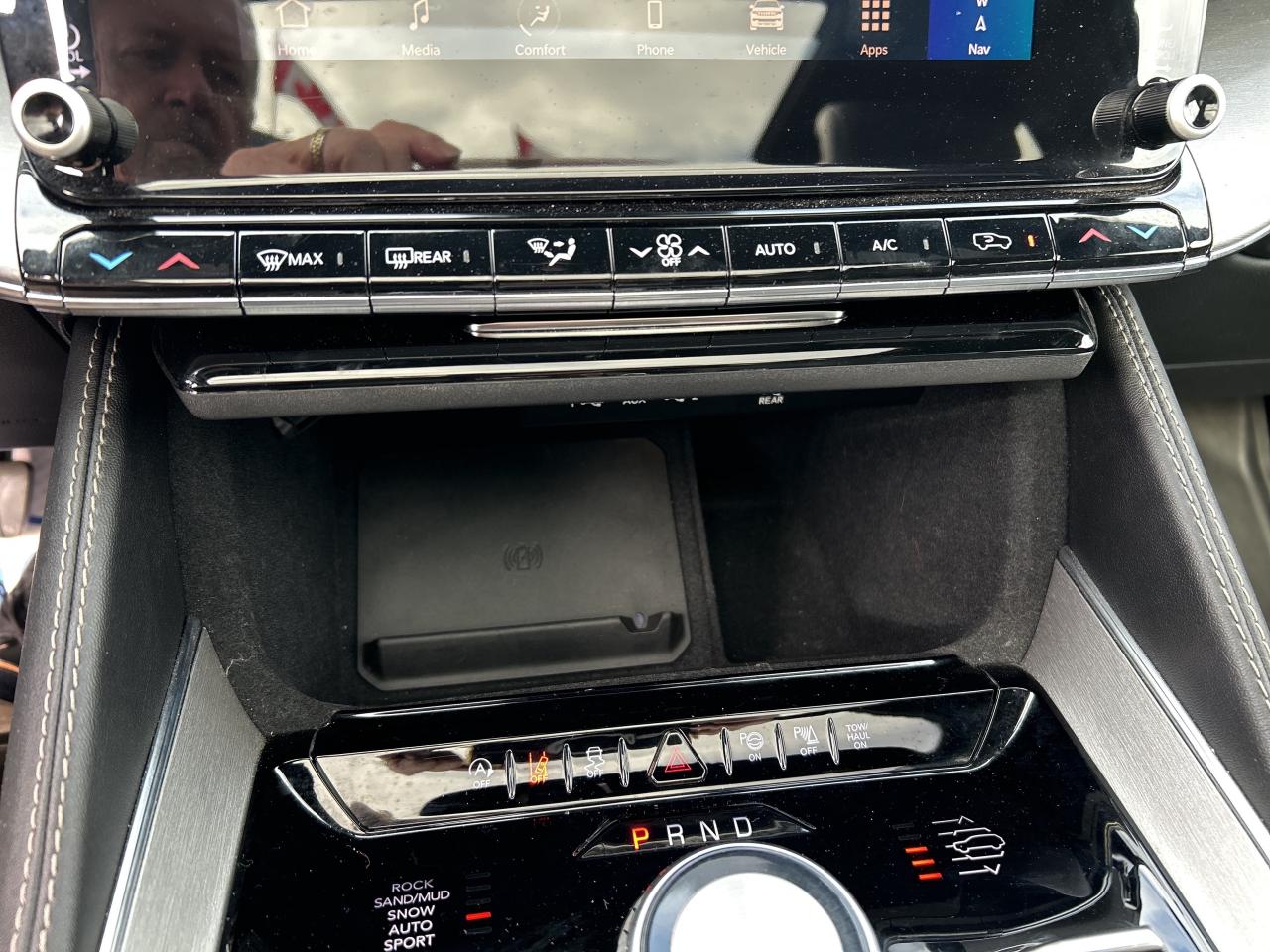 2024 Jeep Wagoneer L Series II Carbide Photo