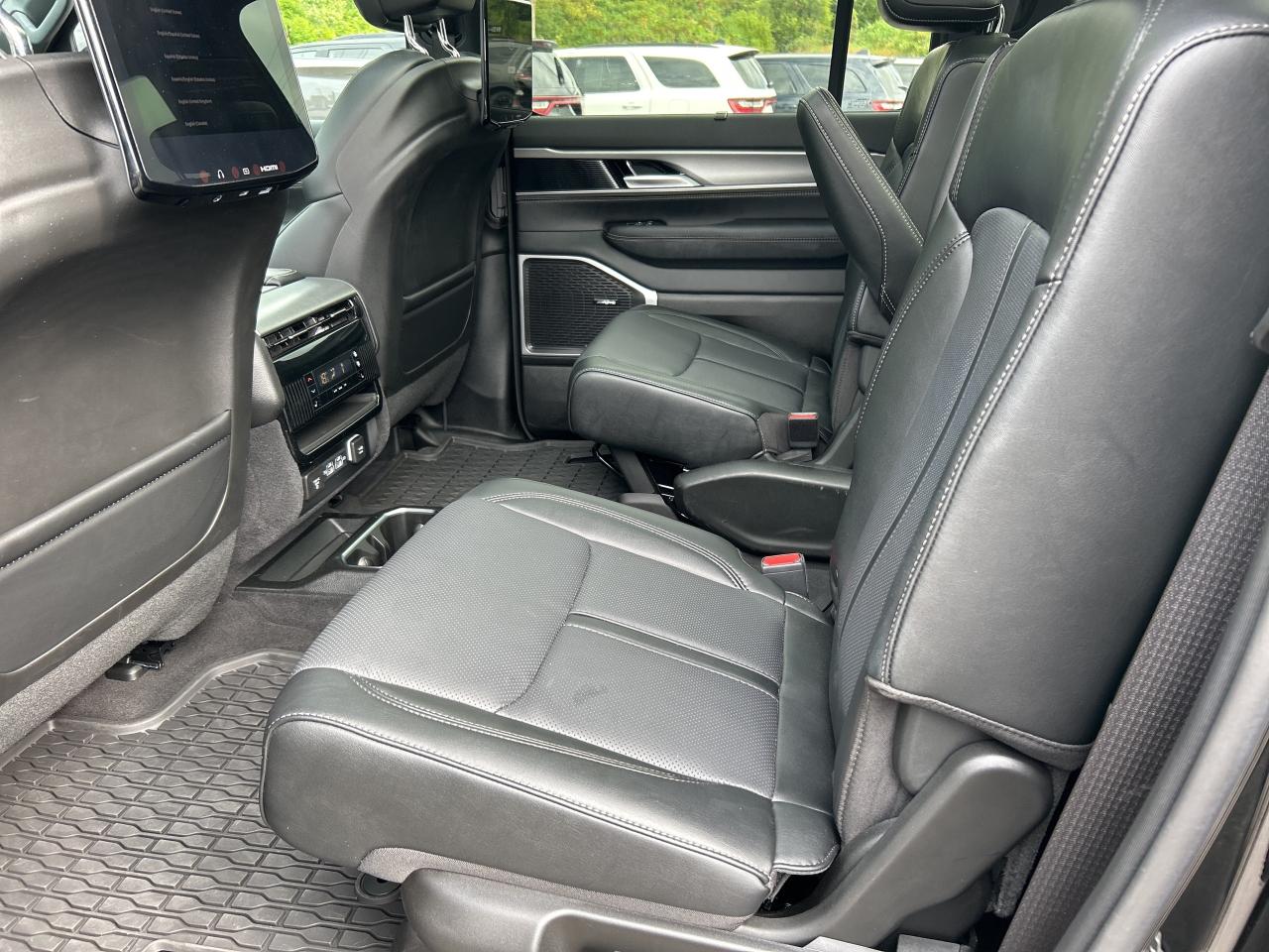 2024 Jeep Wagoneer L Series II Carbide Photo