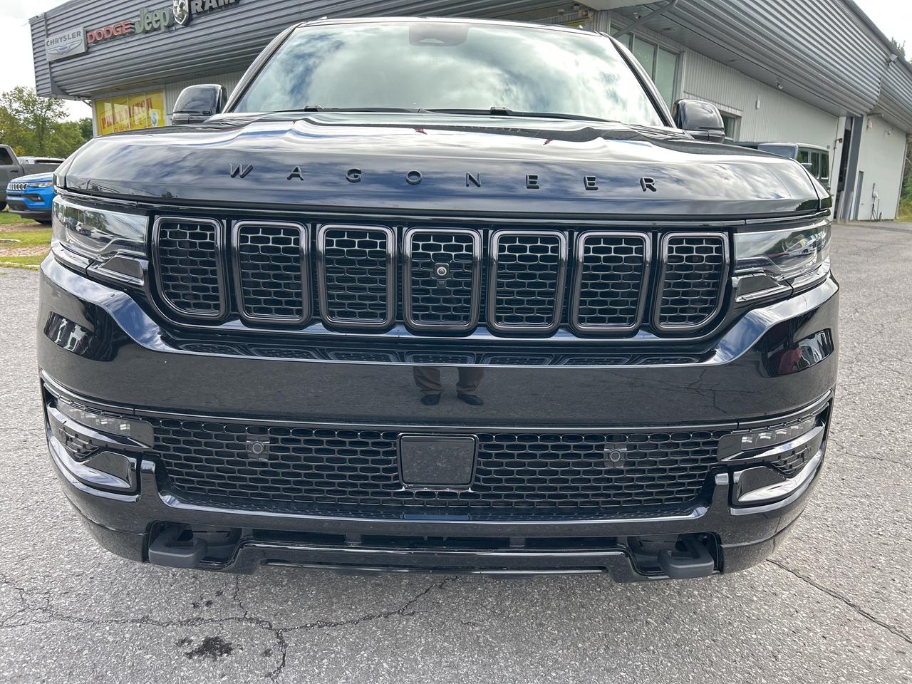 2024 Jeep Wagoneer L Series II Carbide HD TOW Photo