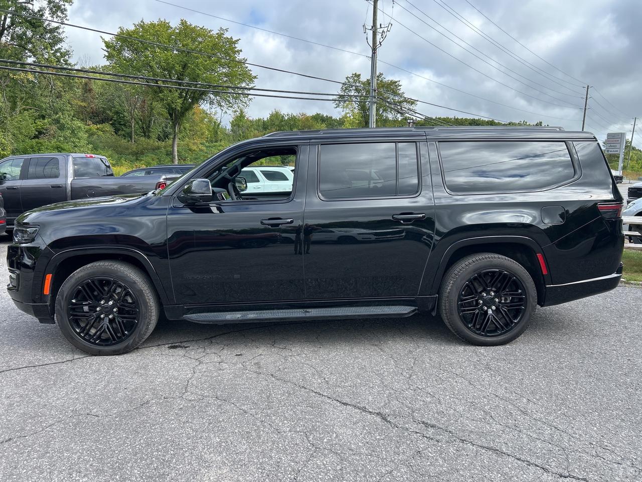 2024 Jeep Wagoneer L Series II Carbide HD TOW Photo