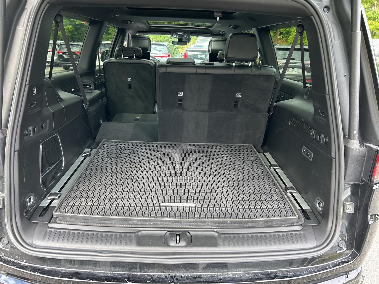 2024 Jeep Wagoneer L Series II Carbide HD TOW Photo