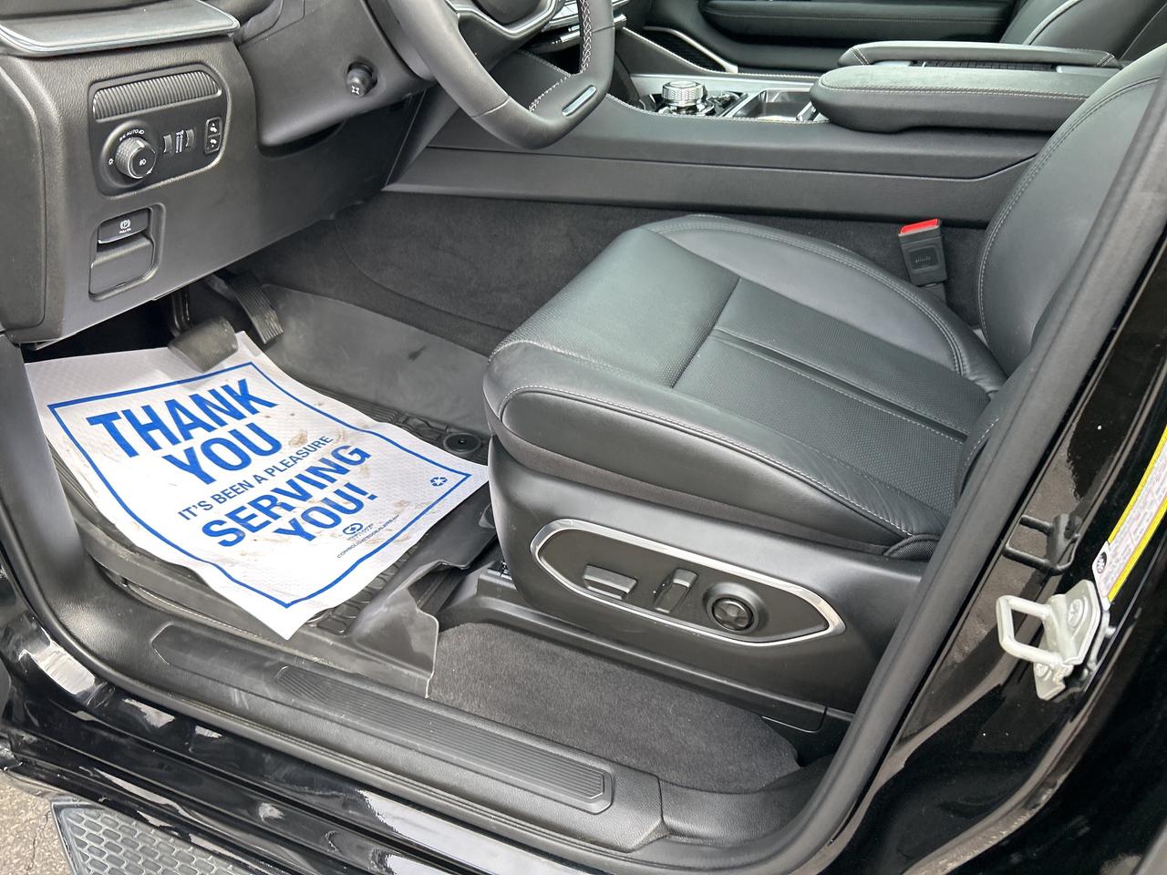 2024 Jeep Wagoneer L Series II Carbide HD TOW Photo