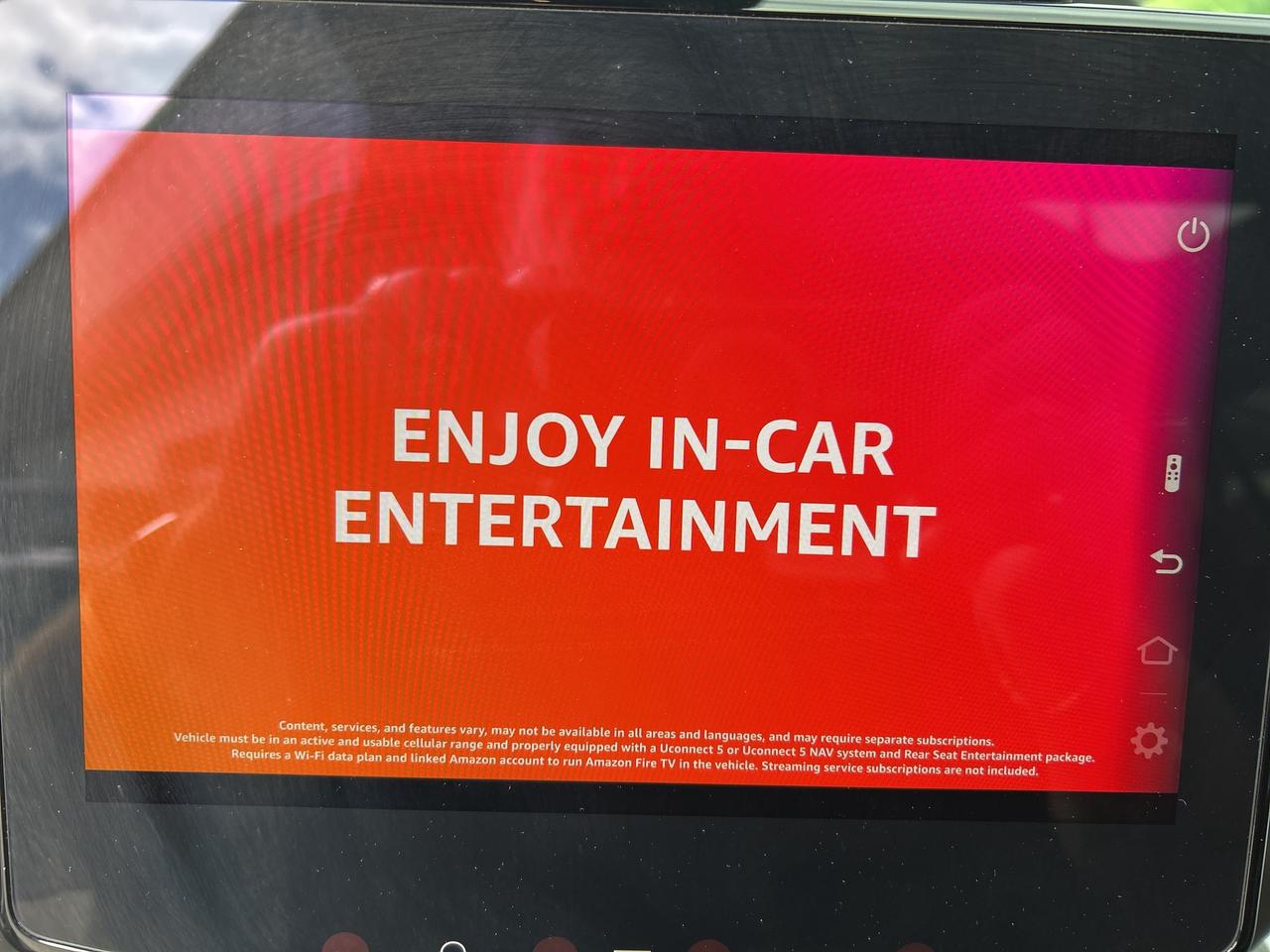 2024 Jeep Wagoneer L Series II Carbide HD TOW Photo