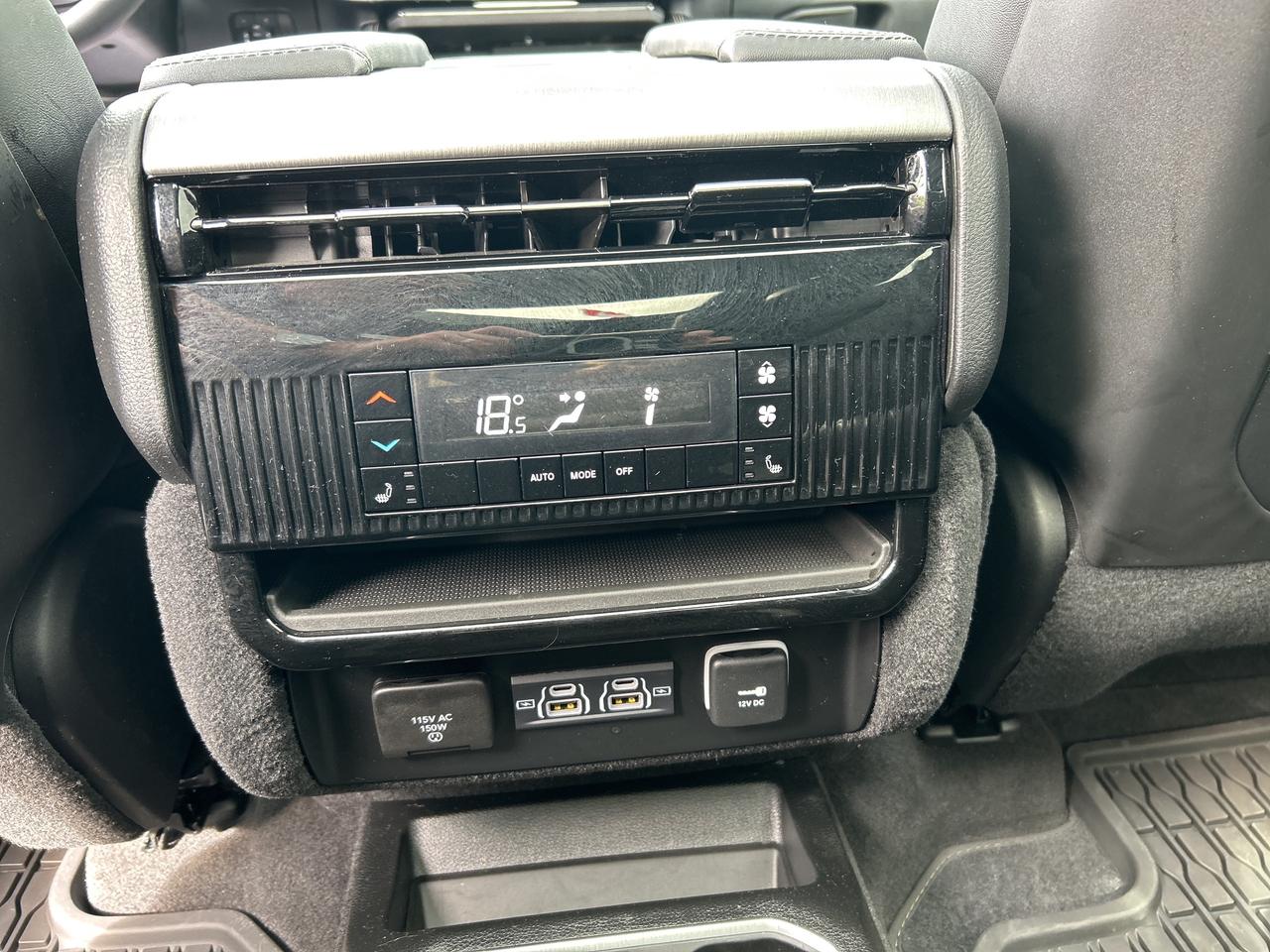 2024 Jeep Wagoneer L Series II Carbide HD TOW Photo