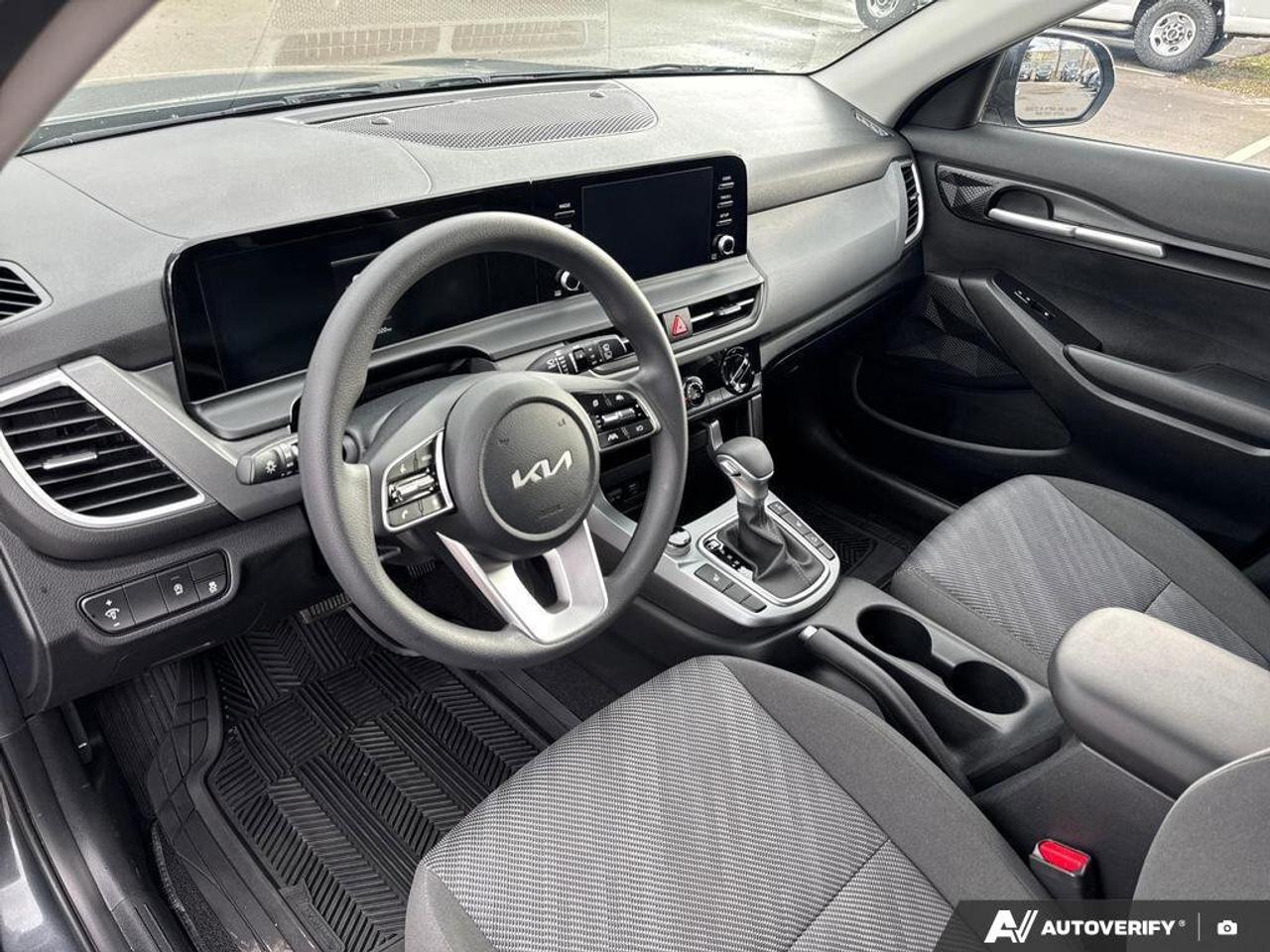 2025 Kia Seltos LX Photo