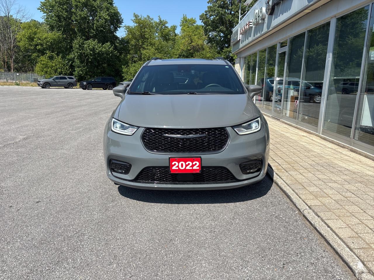 2022 Chrysler Pacifica Hybrid Limited Photo