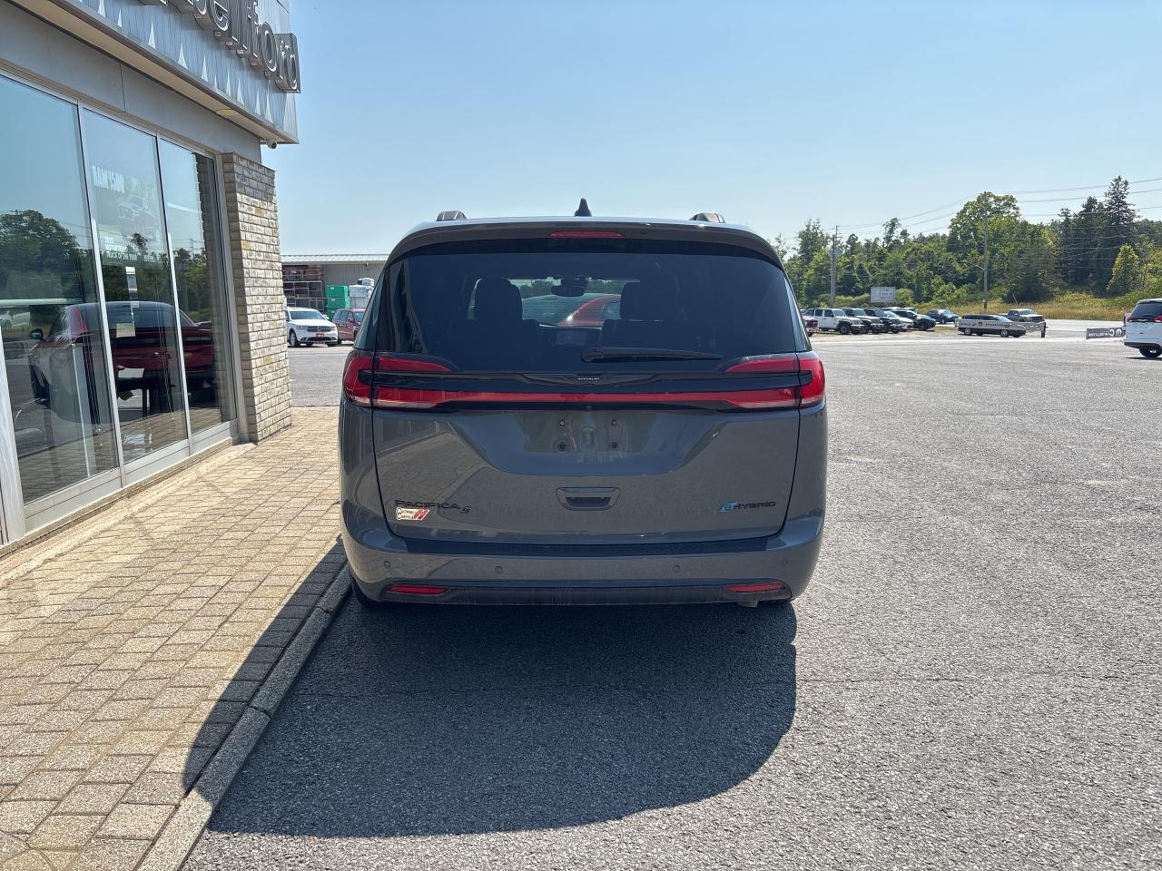 2022 Chrysler Pacifica Hybrid Limited Photo