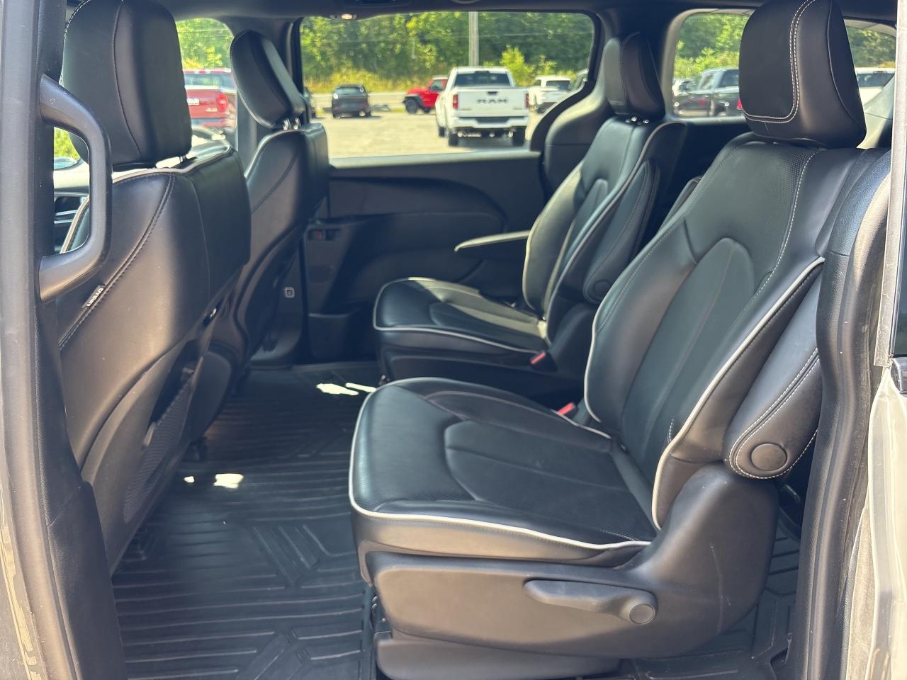 2022 Chrysler Pacifica Hybrid Limited Photo