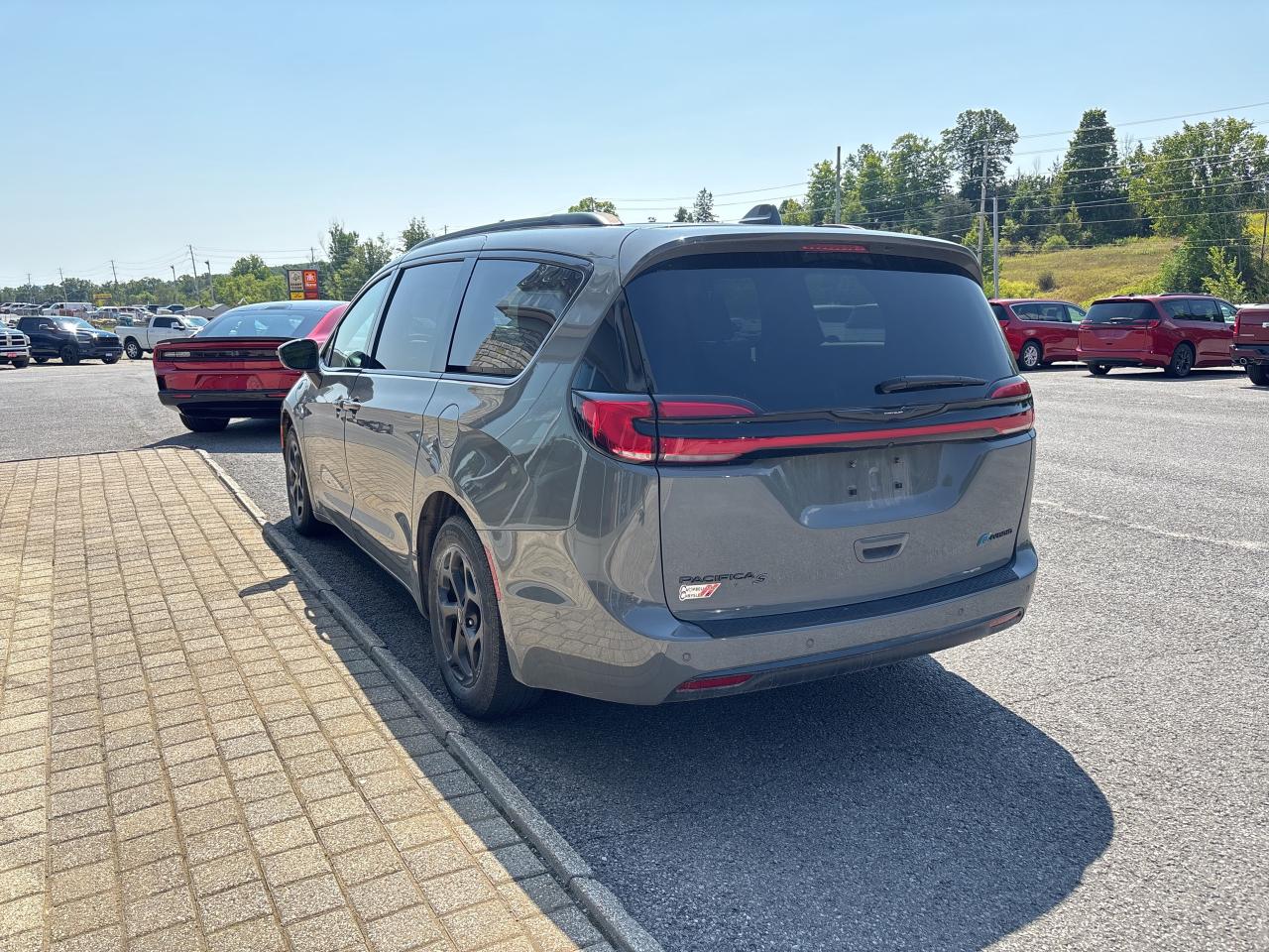 2022 Chrysler Pacifica Hybrid Limited Photo