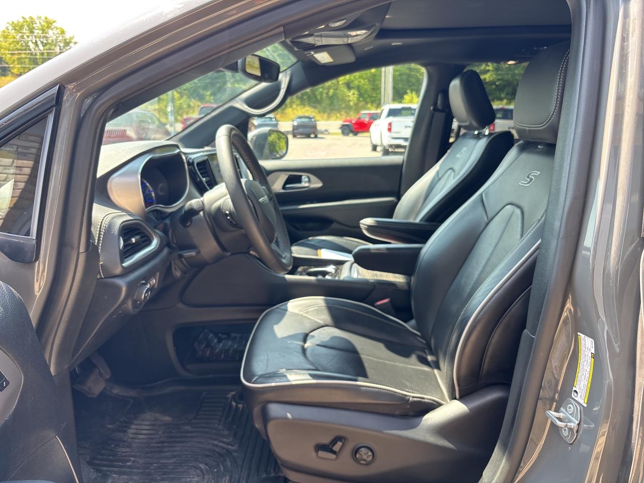 2022 Chrysler Pacifica Hybrid Limited Photo