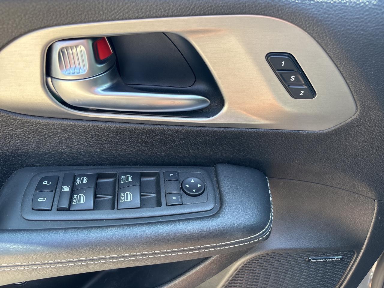 2022 Chrysler Pacifica Hybrid Limited Photo