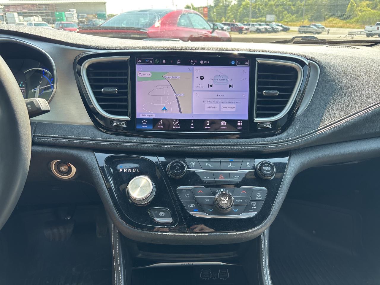 2022 Chrysler Pacifica Hybrid Limited Photo