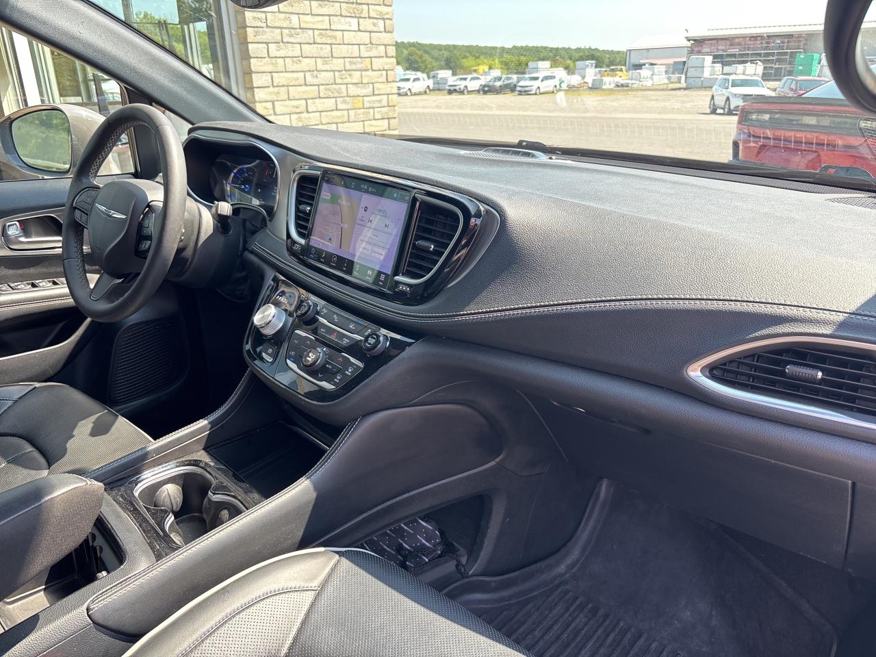 2022 Chrysler Pacifica Hybrid Limited Photo