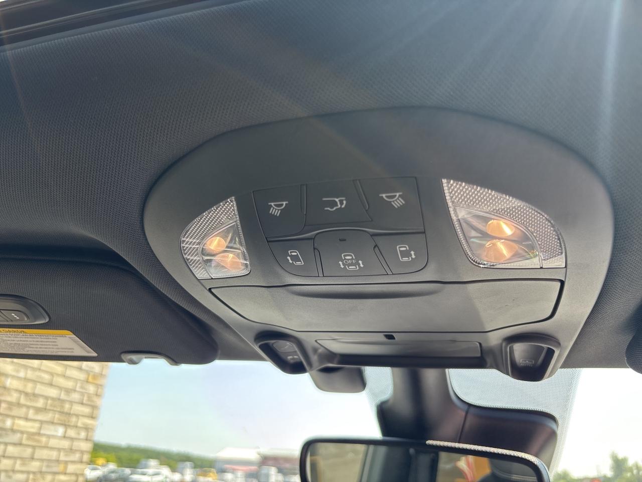 2022 Chrysler Pacifica Hybrid Limited Photo