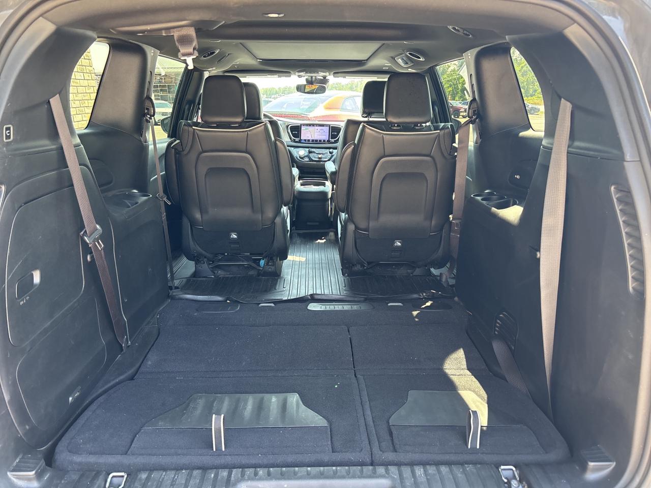 2022 Chrysler Pacifica Hybrid Limited Photo