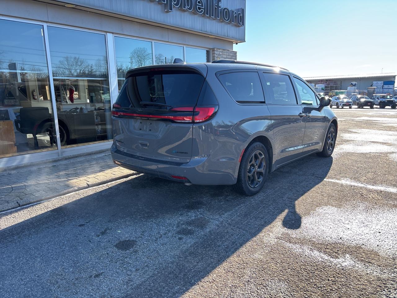 2022 Chrysler Pacifica Hybrid Limited Photo
