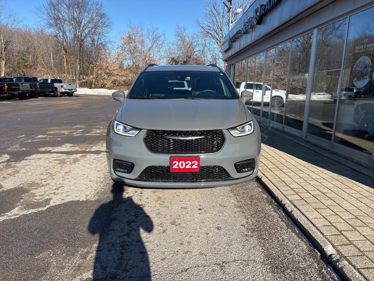 2022 Chrysler Pacifica Hybrid Limited Photo