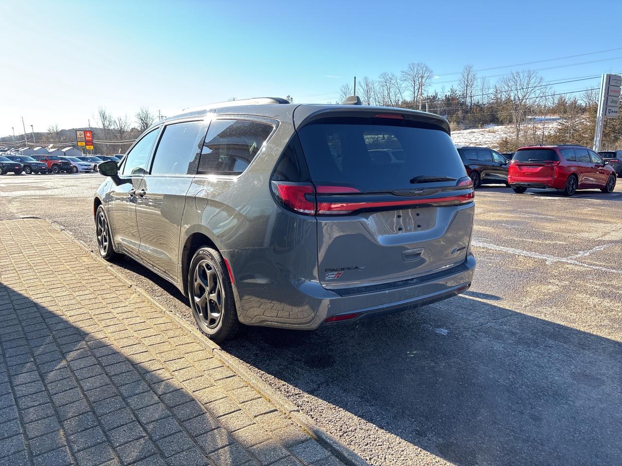 2022 Chrysler Pacifica Hybrid Limited Photo