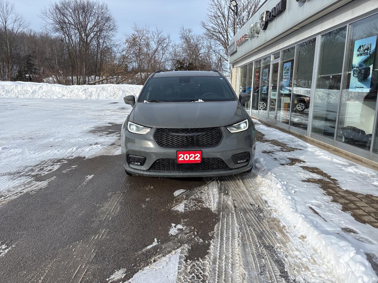 2022 Chrysler Pacifica Hybrid Limited Photo