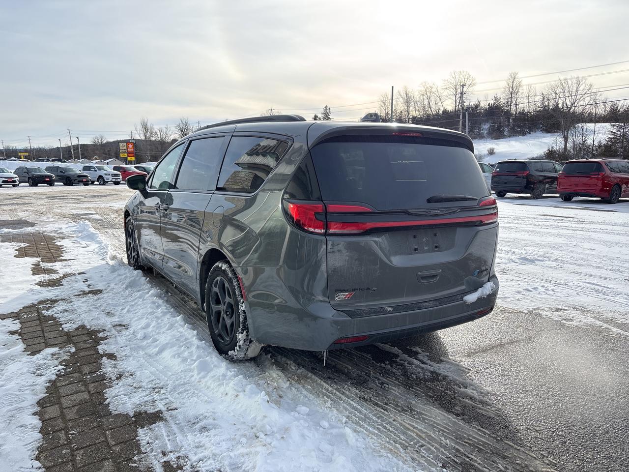 2022 Chrysler Pacifica Hybrid Limited Photo