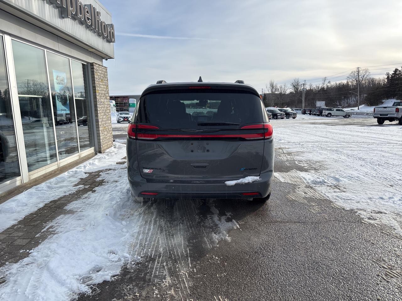 2022 Chrysler Pacifica Hybrid Limited Photo