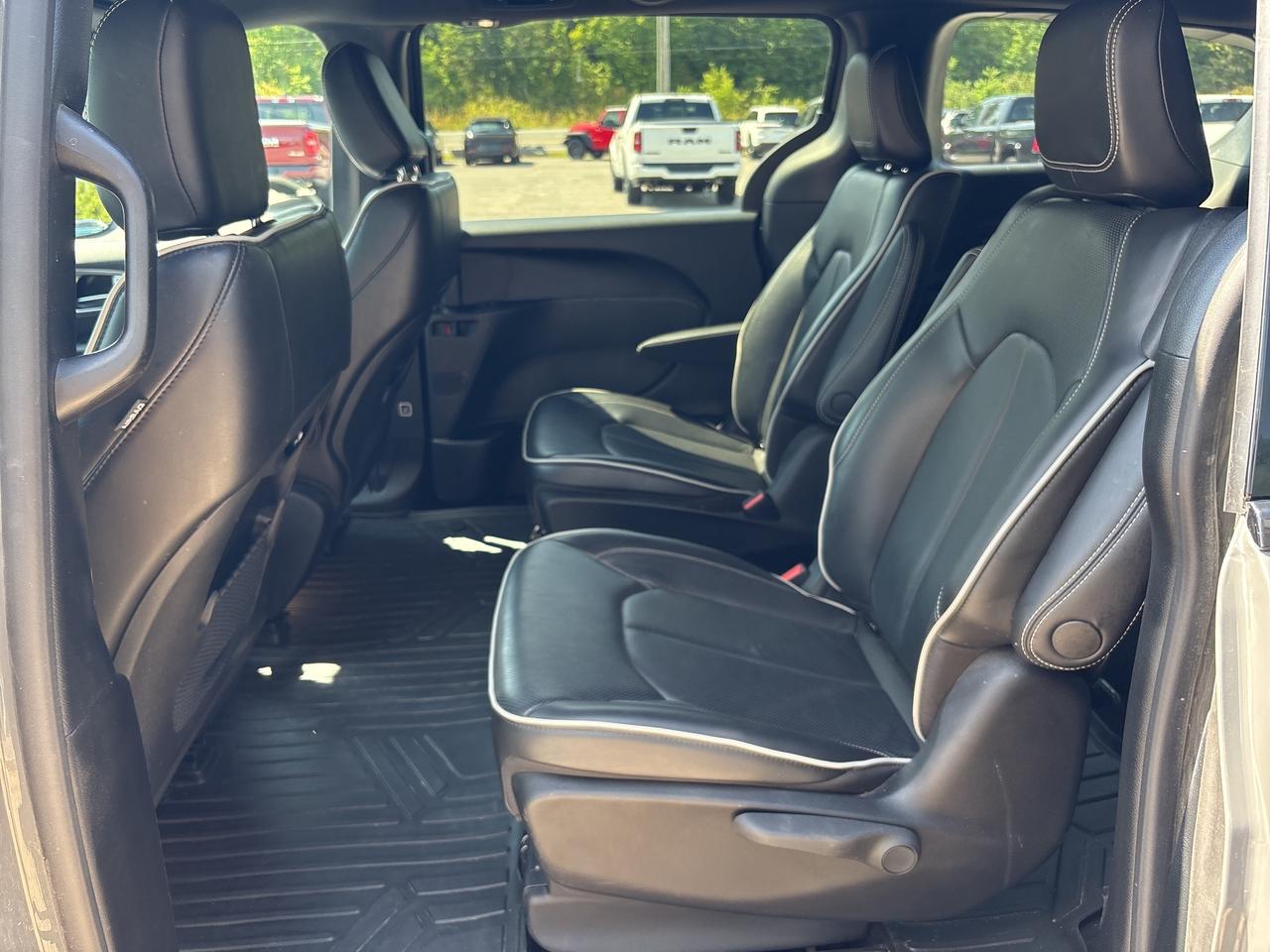 2022 Chrysler Pacifica Hybrid Limited Photo
