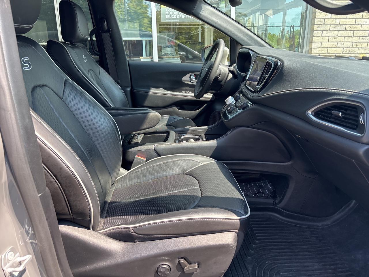 2022 Chrysler Pacifica Hybrid Limited Photo