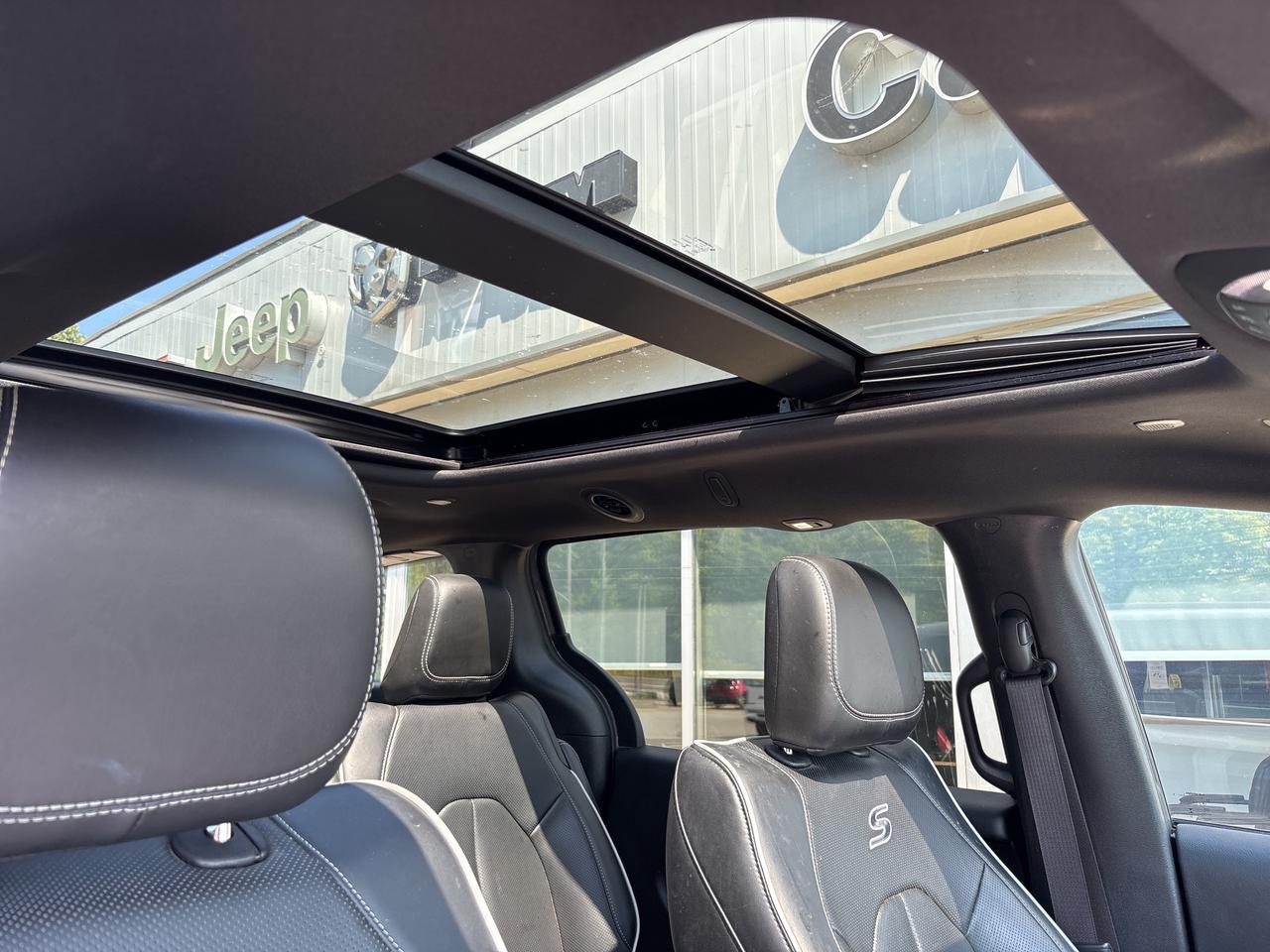 2022 Chrysler Pacifica Hybrid Limited Photo