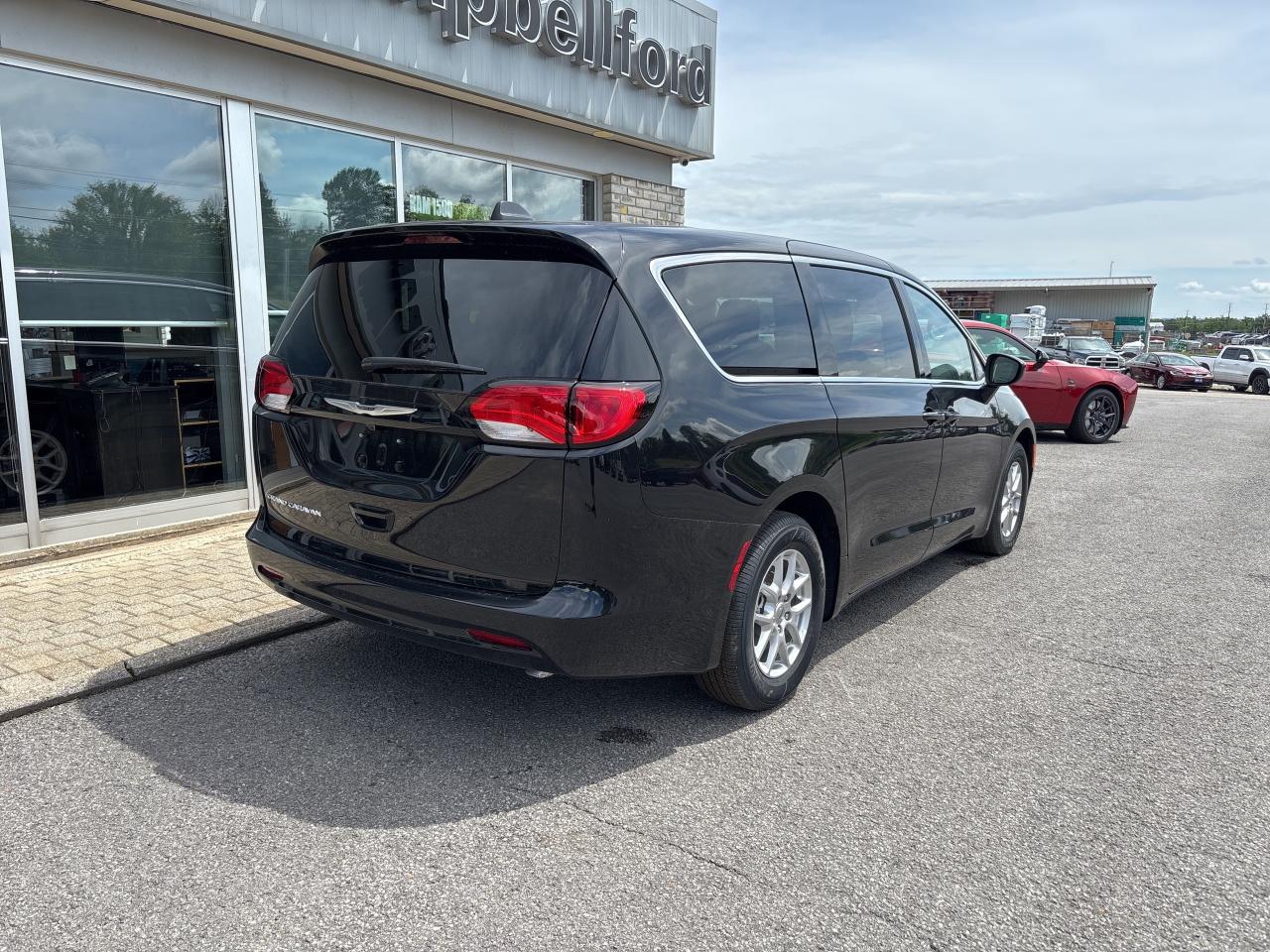 2024 Chrysler Grand Caravan SXT Photo