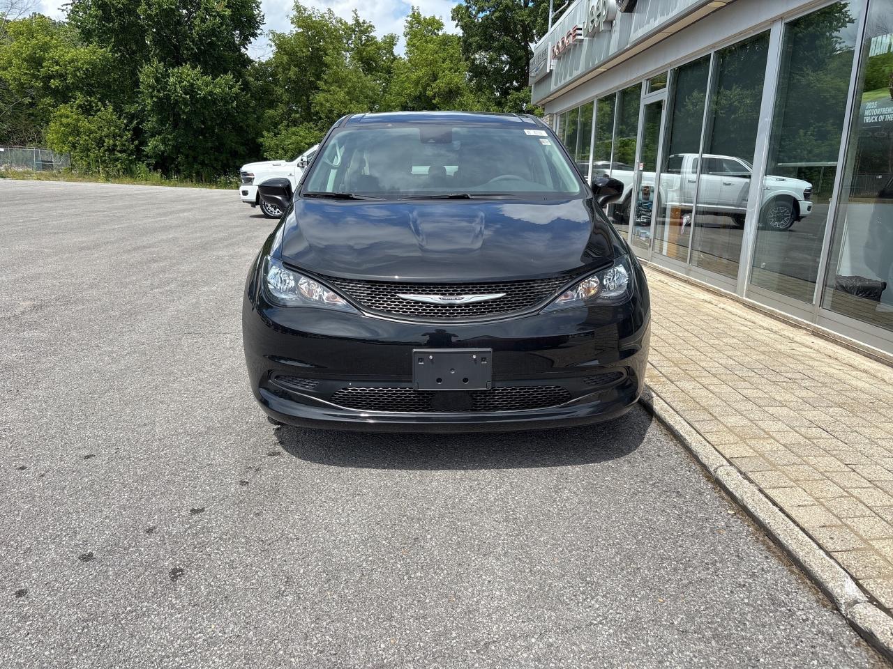 2024 Chrysler Grand Caravan SXT Photo