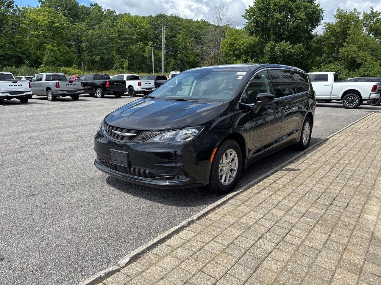 2024 Chrysler Grand Caravan SXT Photo0