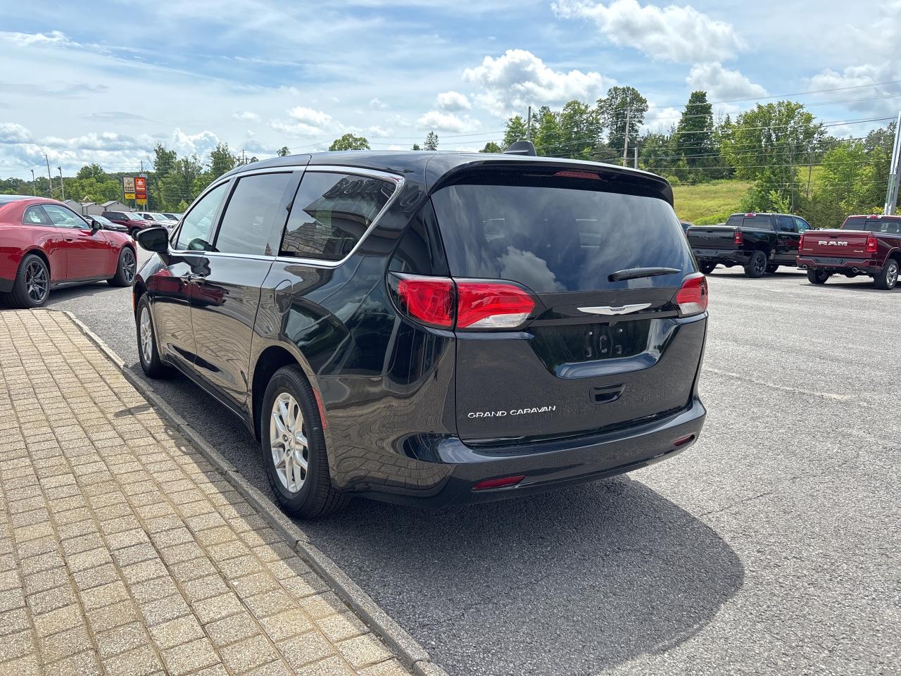 2024 Chrysler Grand Caravan SXT Photo