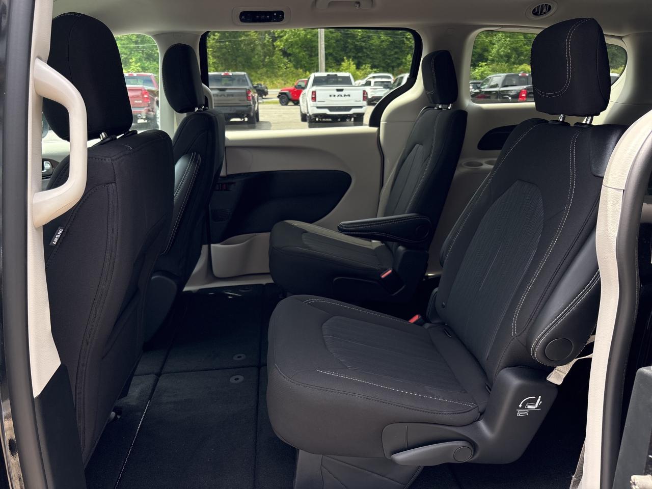 2024 Chrysler Grand Caravan SXT Photo