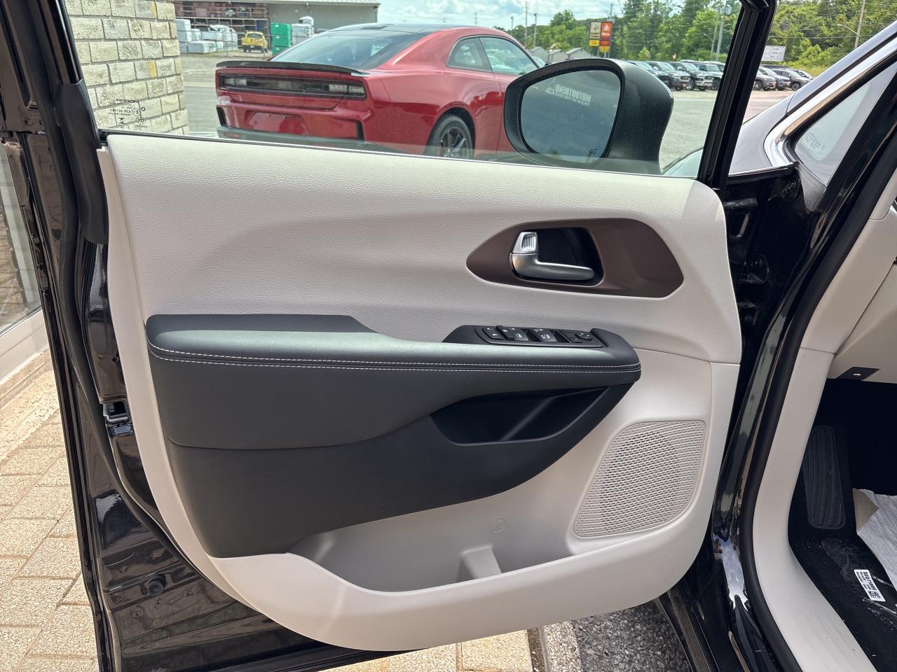 2024 Chrysler Grand Caravan SXT Photo