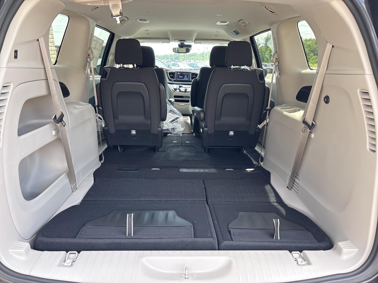 2024 Chrysler Grand Caravan SXT Photo