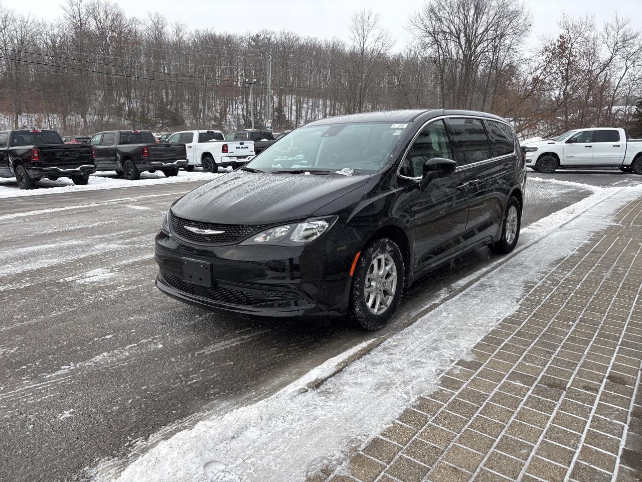 2024 Chrysler Grand Caravan SXT Photo0