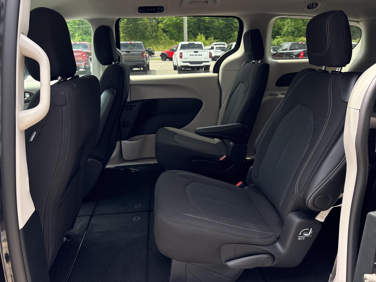 2024 Chrysler Grand Caravan SXT Photo