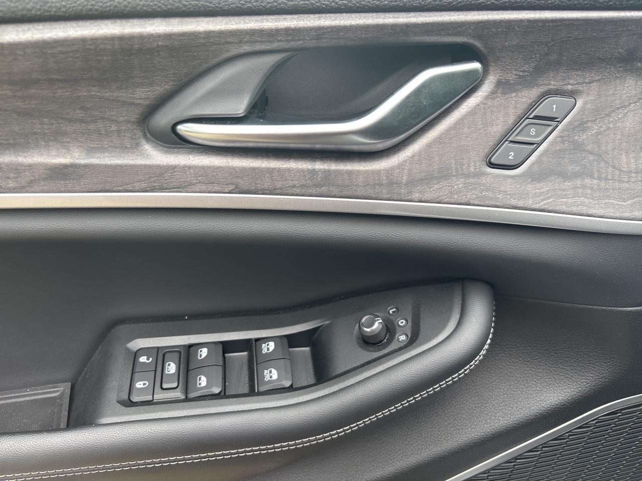 2023 Jeep Grand Cherokee 4xe  Photo