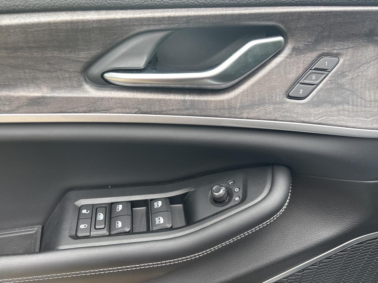 2023 Jeep Grand Cherokee 4xe  Photo