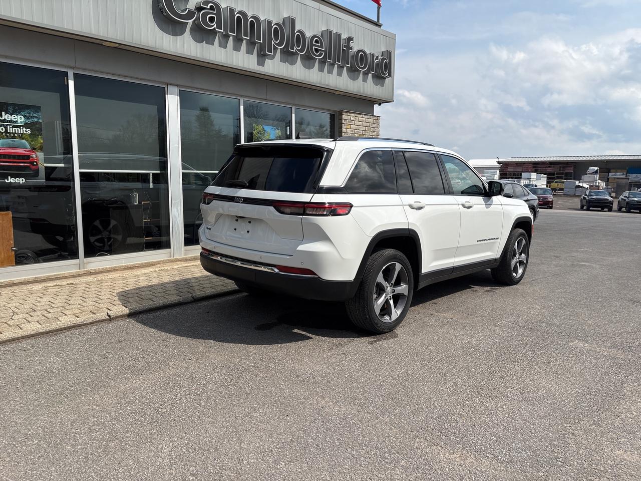 2023 Jeep Grand Cherokee 4xe  Photo4