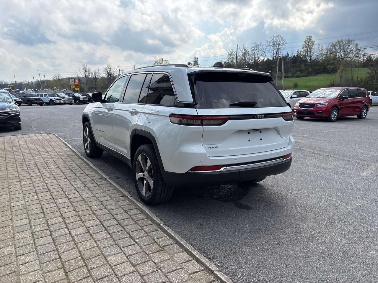 2023 Jeep Grand Cherokee  Photo