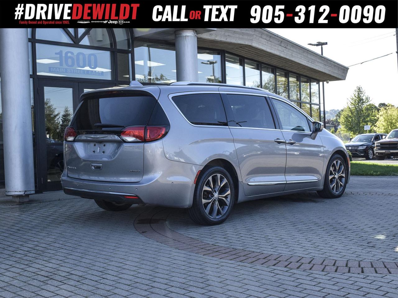 2017 Chrysler Pacifica LIMITED   THEATER GROUP   ADVANCED SAFETY GRP Photo