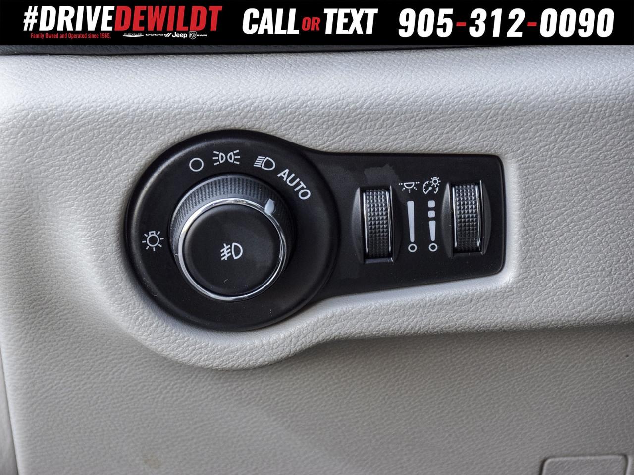 2017 Chrysler Pacifica LIMITED   THEATER GROUP   ADVANCED SAFETY GRP Photo