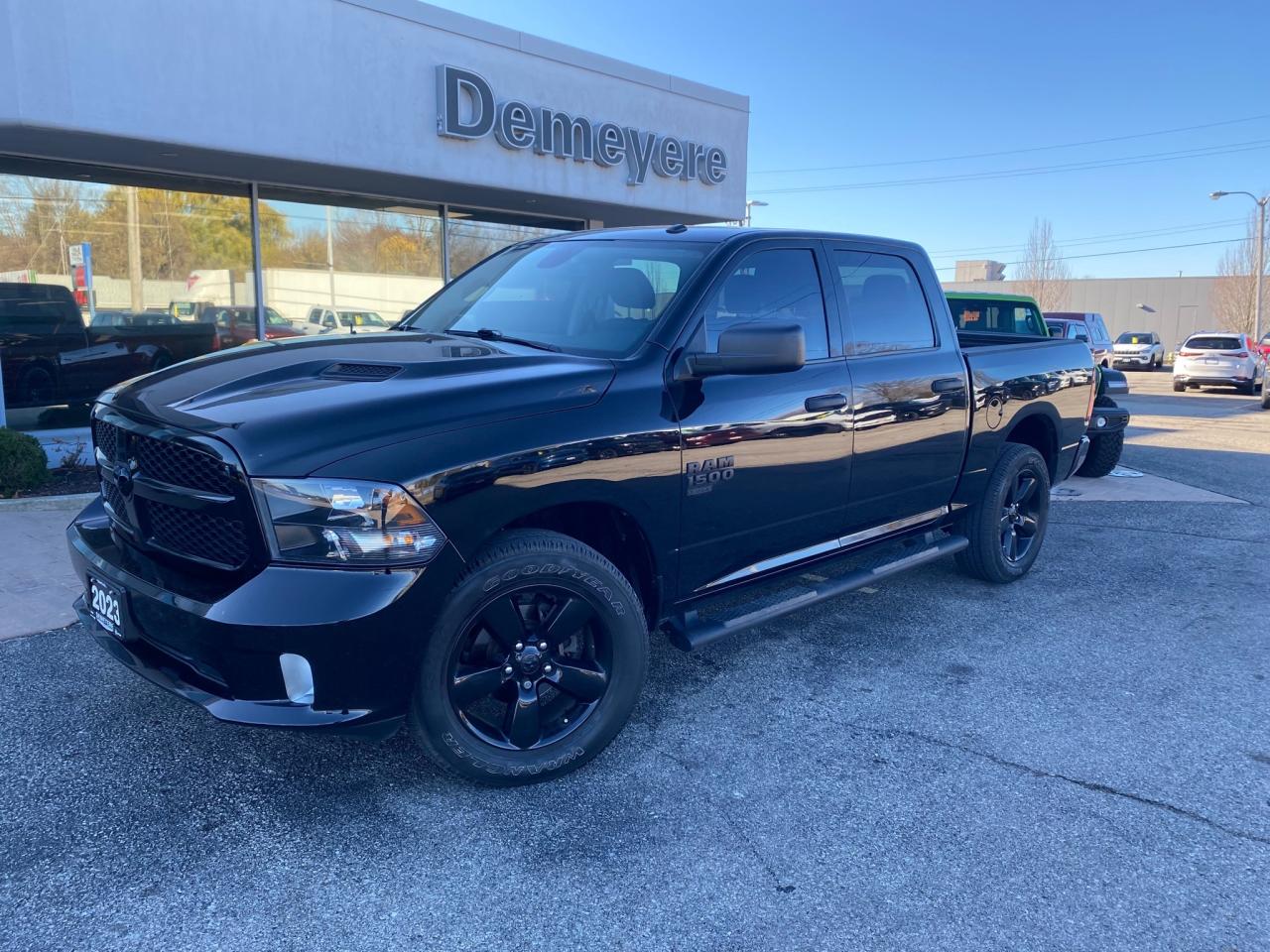 2023 RAM 1500 Classic TRADESMAN Photo0
