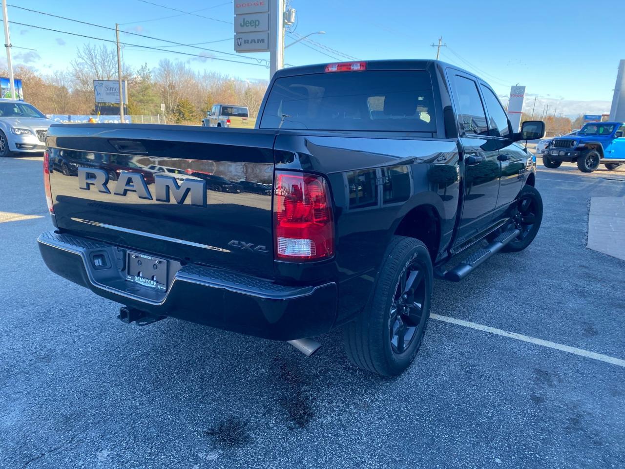 2023 RAM 1500 Classic TRADESMAN Photo4