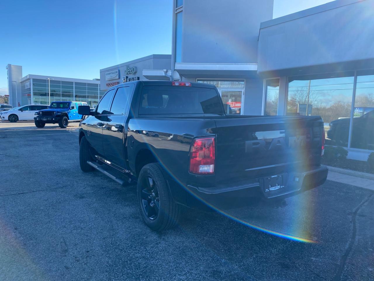 2023 RAM 1500 Classic TRADESMAN Photo2